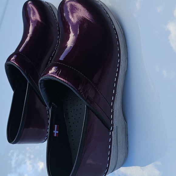 NWOB Sanita Purple Patent Leather Clogs Sole - Picture 6 of 15
